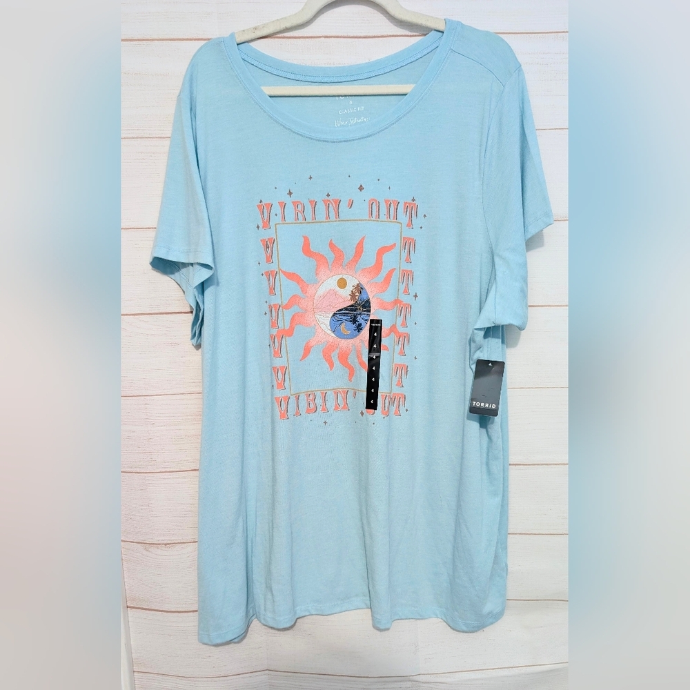 Torrid Blue T-Shirt with Coral Sun Design Size 4X